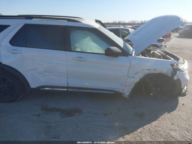 Ford Explorer Xlt Image 4