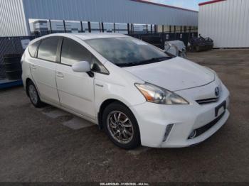  Salvage Toyota Prius v