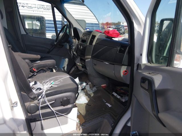 Freightliner Sprinter 2500 Image 6