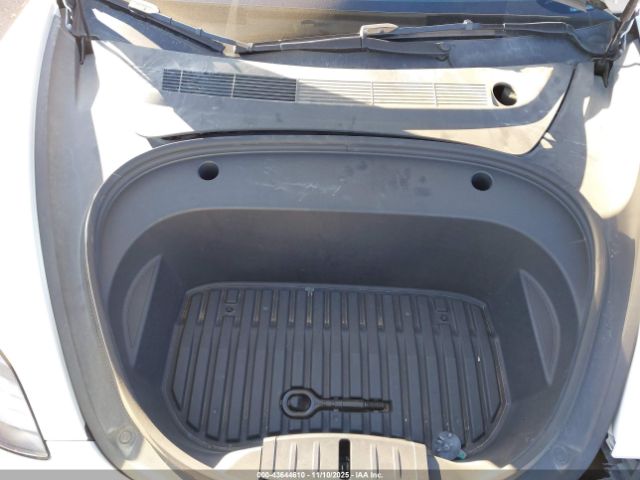 Tesla Model 3 Rear-wheel Drive Image 13