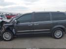 Chrysler Town & Country Limited Image 11