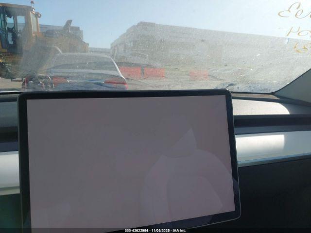 Tesla Model Y Long Range Dual Motor All-wheel Drive Image 8