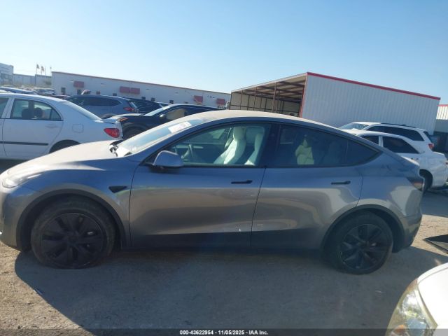 Tesla Model Y Long Range Dual Motor All-wheel Drive Image 13