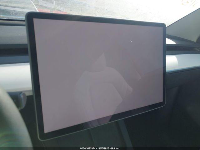 Tesla Model Y Long Range Dual Motor All-wheel Drive Image 14